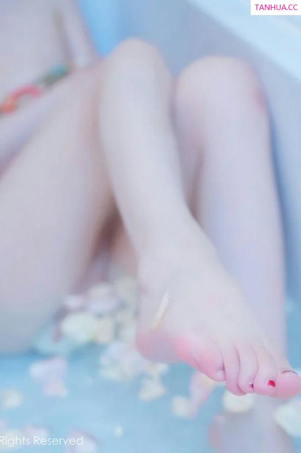   [XiuRen]高清写真图 2023.06.28 No.6986 加朵babe 浴室美腿第3张图片